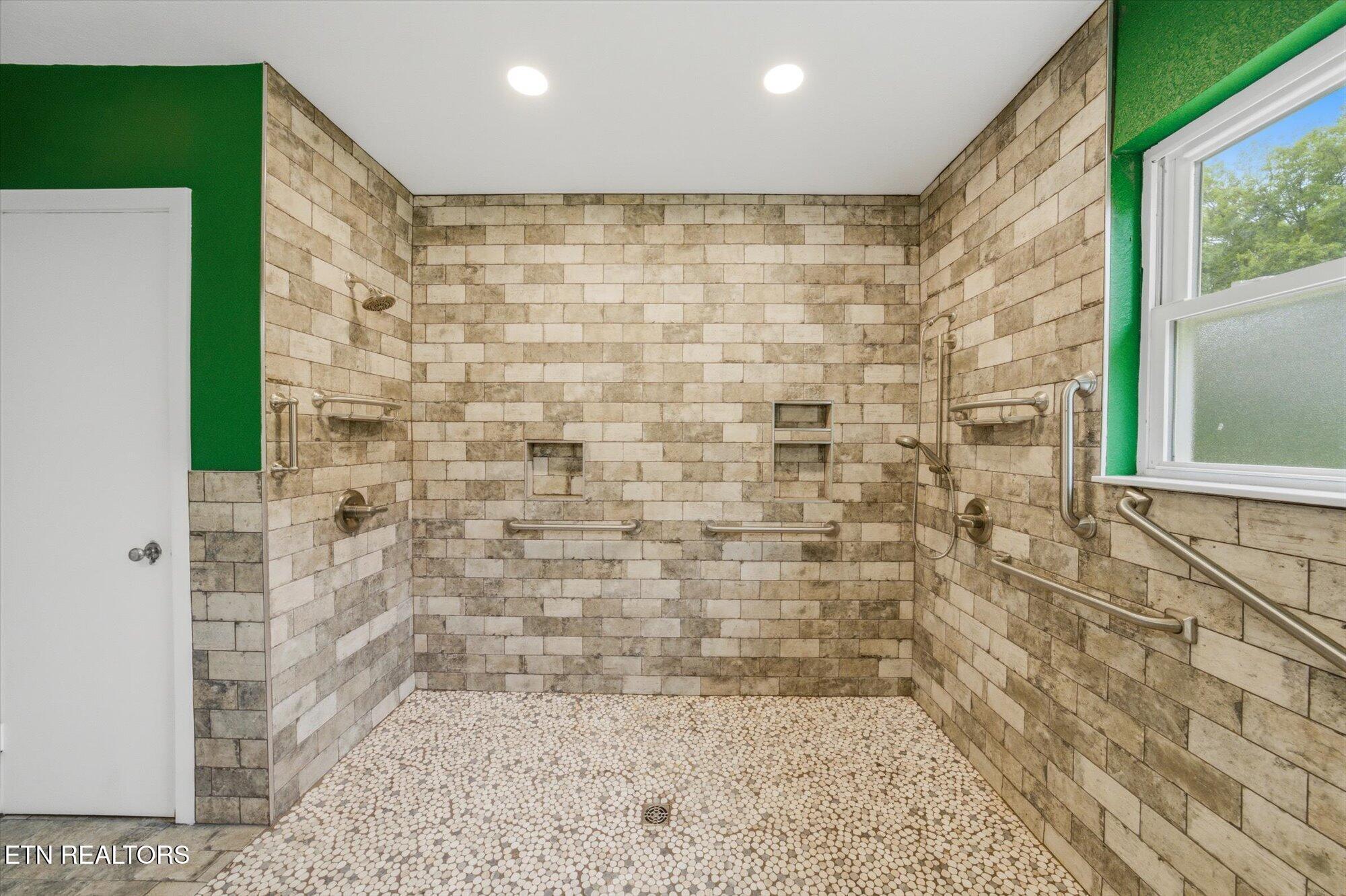5215 East Sunset Road Knoxville, TN 37914 - Photo 45 of 57 Primary Bath