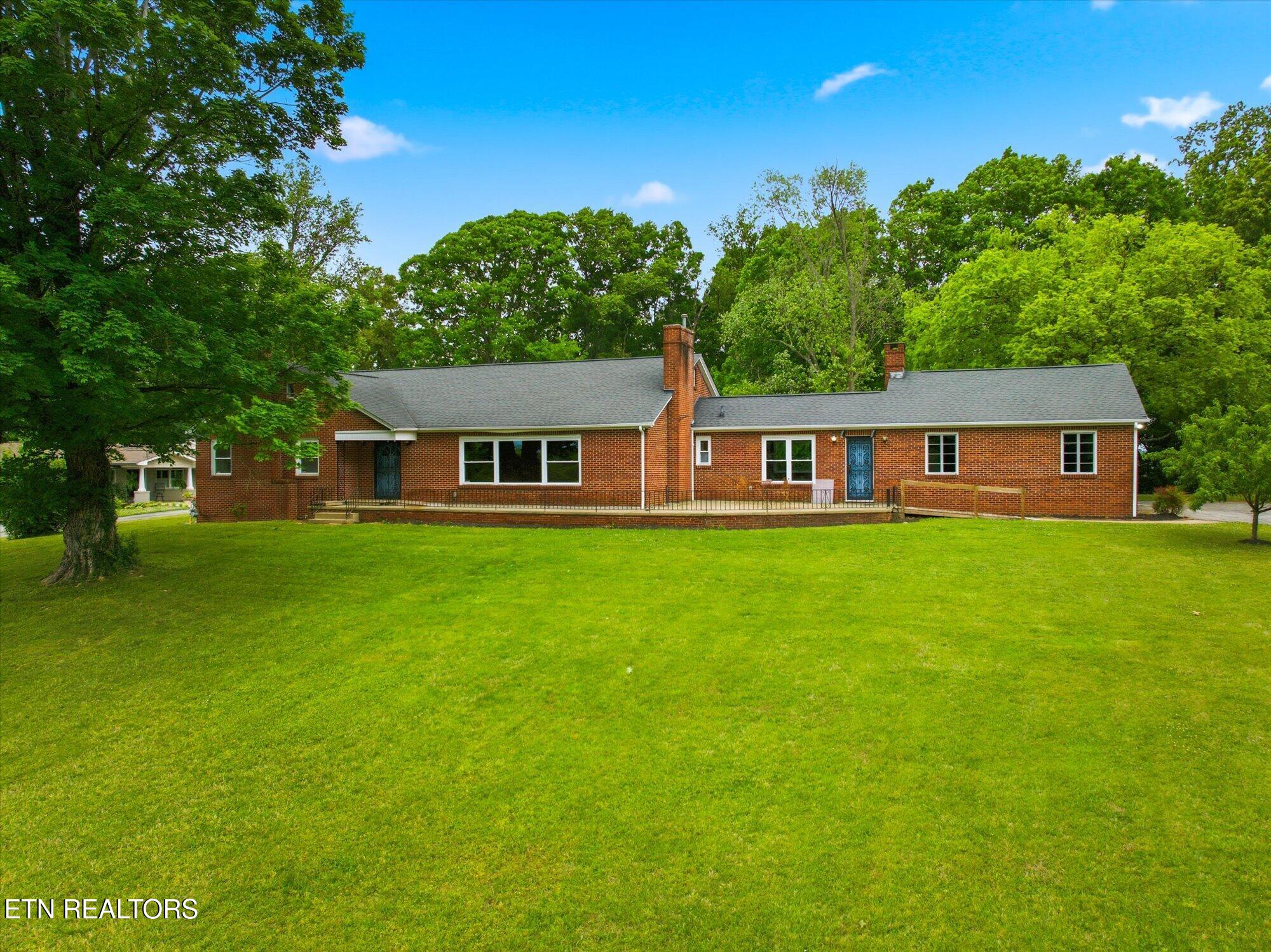 5215 East Sunset Road Knoxville, TN 37914 - Photo 5 of 57 Front of Home