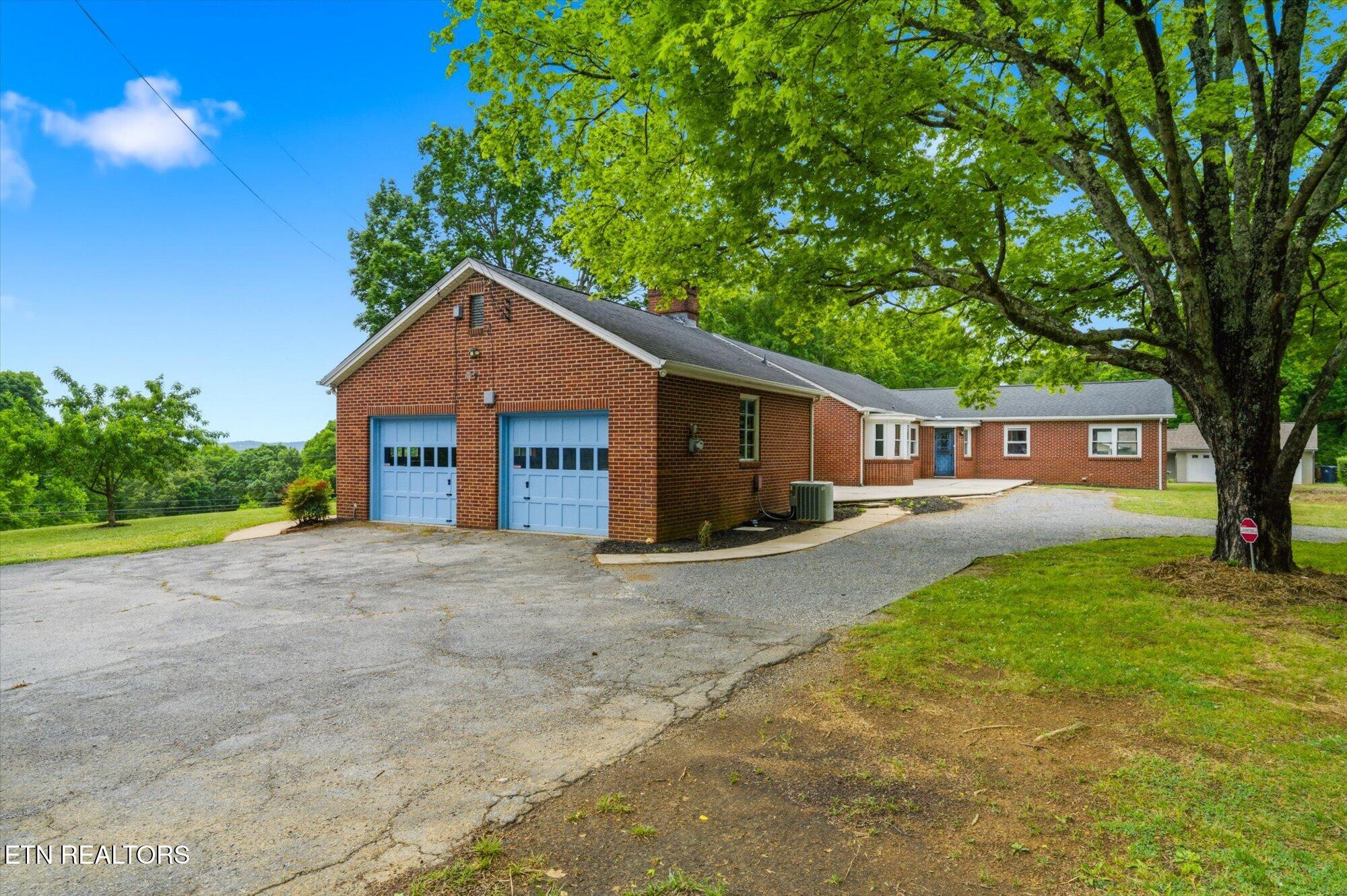 5215 East Sunset Road Knoxville, TN 37914 - Photo 52 of 57 Garage