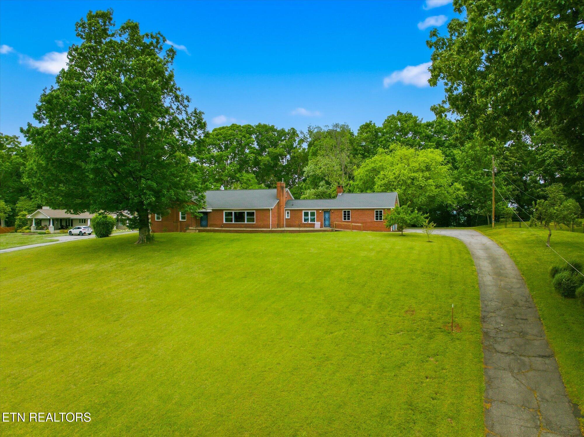 5215 East Sunset Road Knoxville, TN 37914 - Photo 9 of 57 Driveway