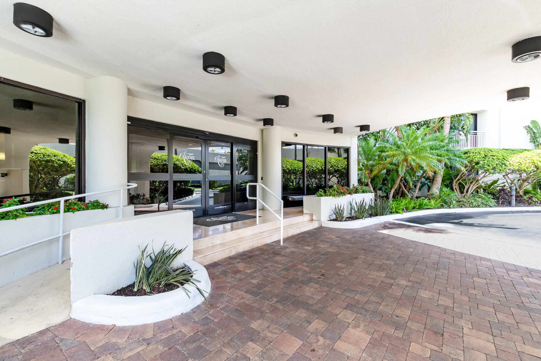 3000 North Ocean Drive, Unit 26B Singer Island, FL 33404 - Photo 14 of 39 Valet / Portico