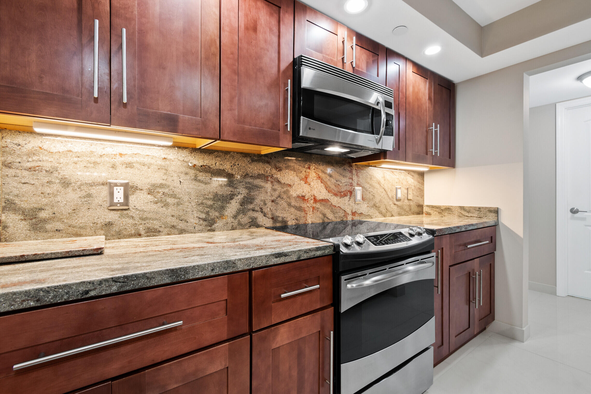 3000 North Ocean Drive, Unit 26B Singer Island, FL 33404 - Photo 5 of 39 Kitchen