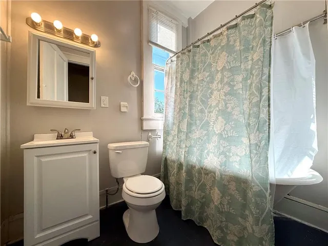 $1,350 | 2020 Camp Street, Unit REAR, New Orleans, LA 70130