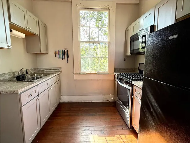$1,350 | 2020 Camp Street, Unit REAR, New Orleans, LA 70130