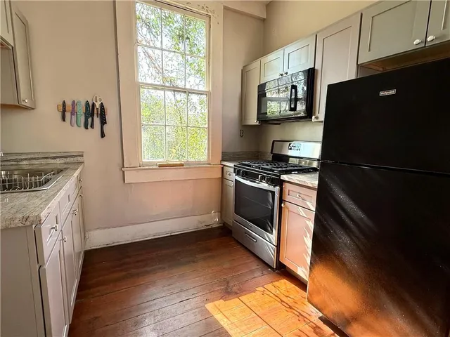 $1,350 | 2020 Camp Street, Unit REAR, New Orleans, LA 70130