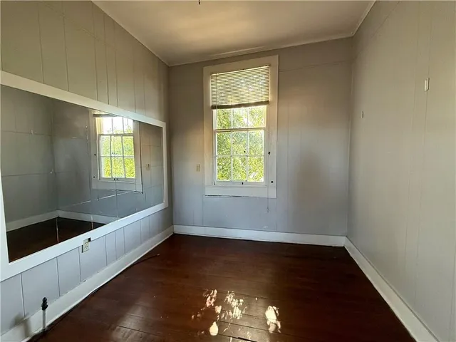 $1,350 | 2020 Camp Street, Unit REAR, New Orleans, LA 70130