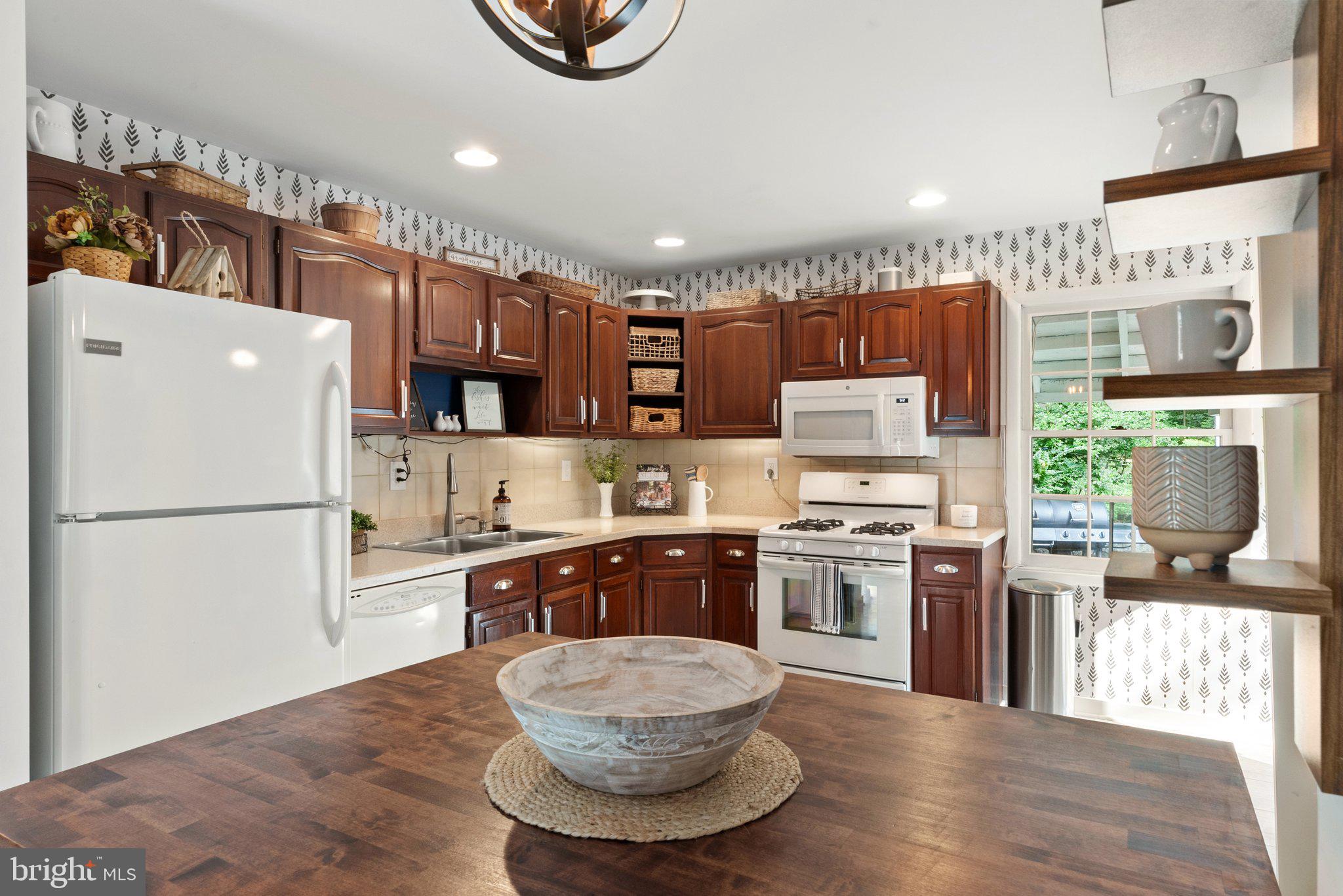 32651 Mt Weather Road Bluemont, VA 20135 - Photo 20 of 117 Keep the chef company at the eat in bar.