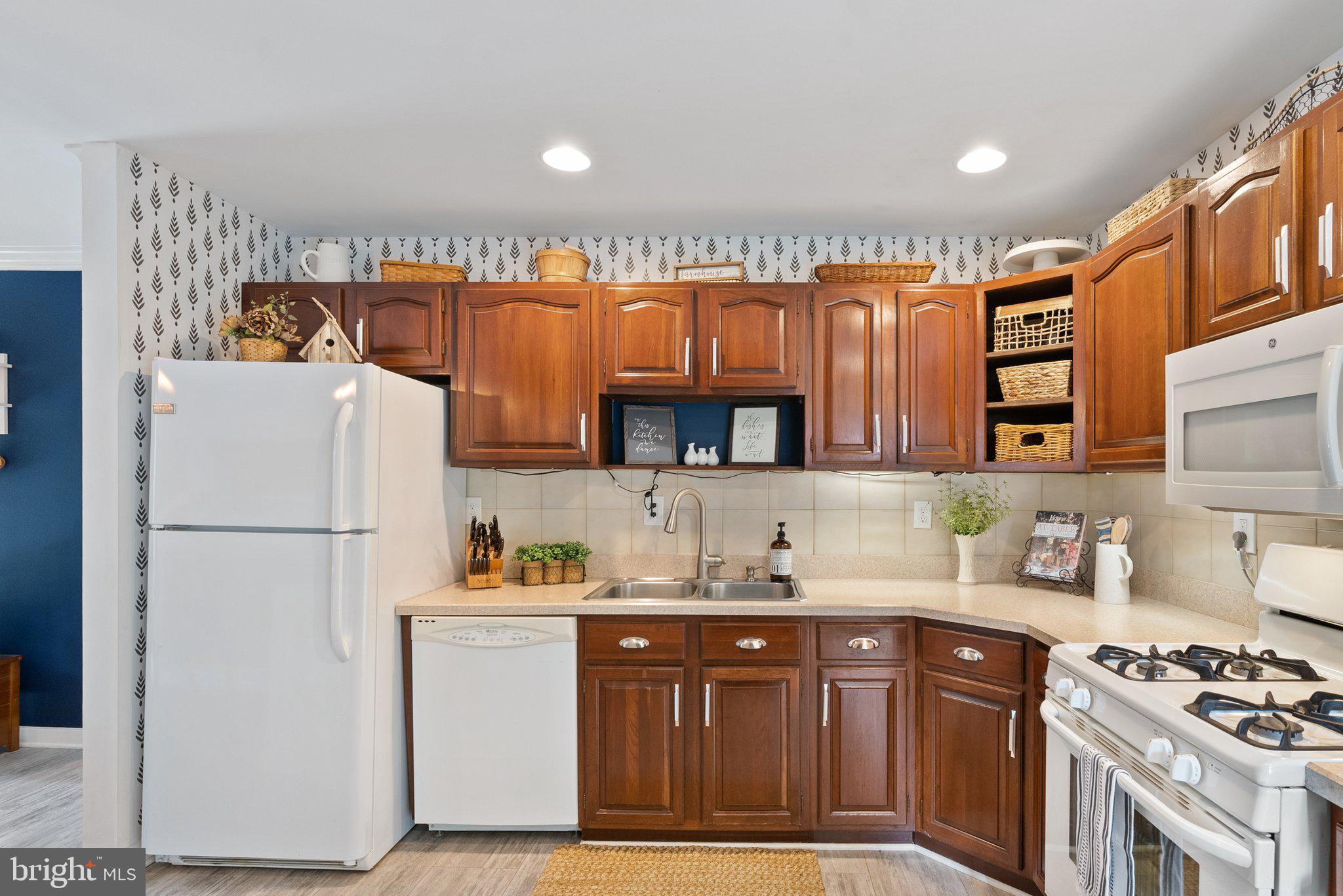 32651 Mt Weather Road Bluemont, VA 20135 - Photo 23 of 117 Ample cabinetry & recessed lighting.