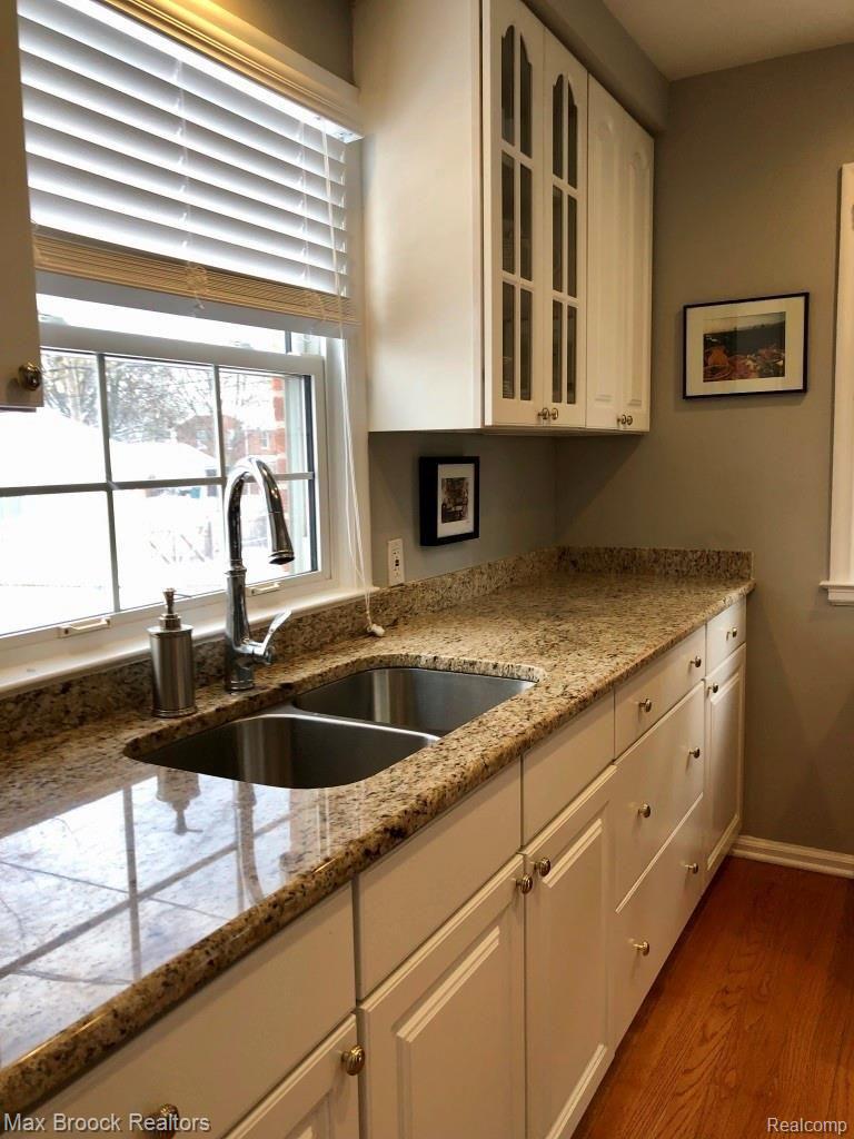 1827 Mansfield Road Birmingham, MI 48009 - Photo 6 of 34 Kitchen_.jpg