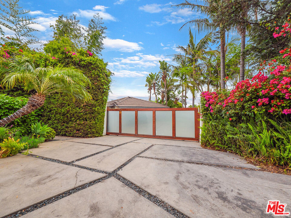 1000 Stradella Road Los Angeles, CA 90077 - Photo 1 of 38