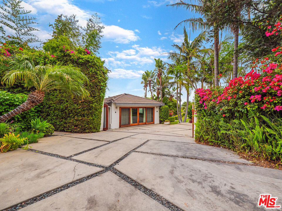 1000 Stradella Road Los Angeles, CA 90077 - Photo 2 of 38
