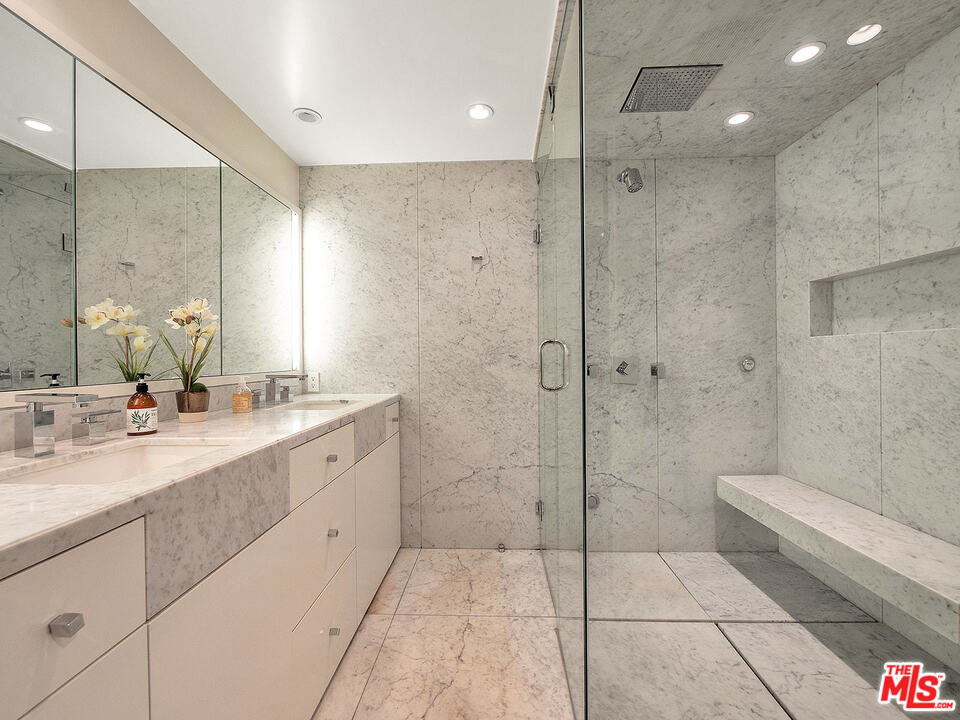 1000 Stradella Road Los Angeles, CA 90077 - Photo 19 of 38