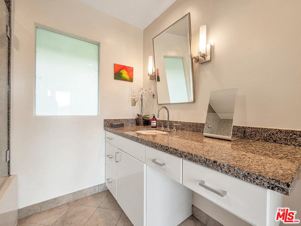 1000 Stradella Road Los Angeles, CA 90077 - Photo 22 of 38