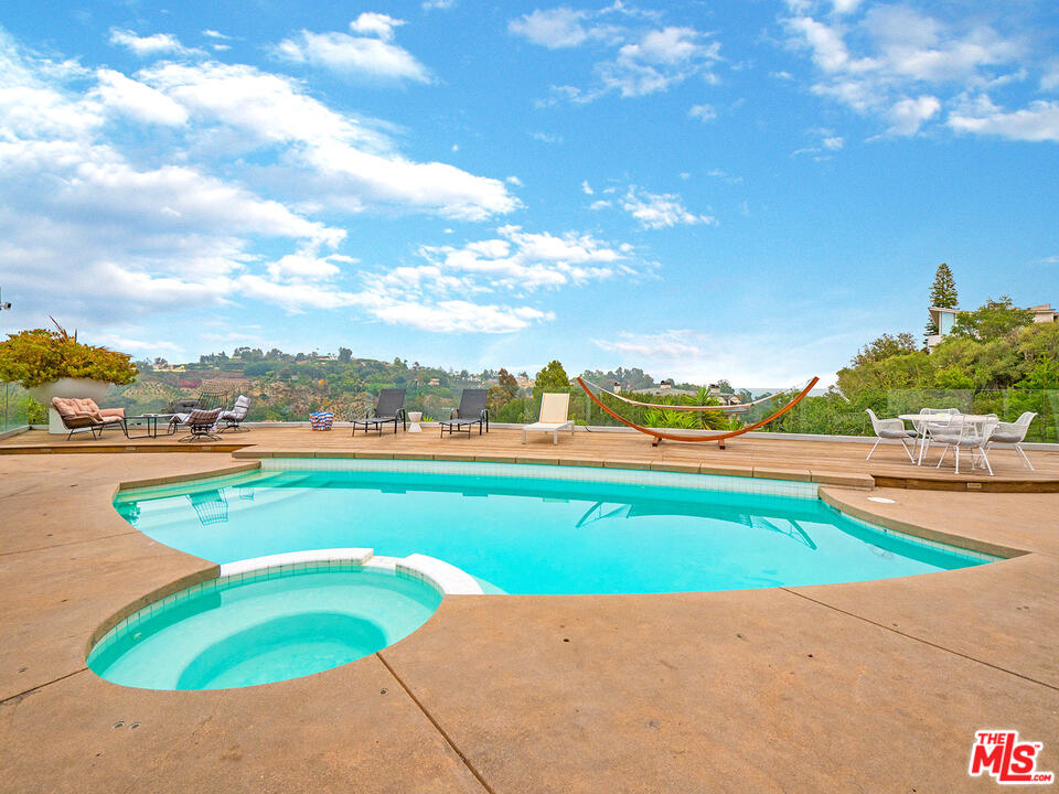 1000 Stradella Road Los Angeles, CA 90077 - Photo 24 of 38