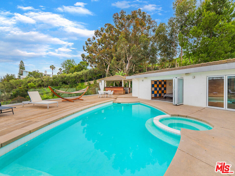 1000 Stradella Road Los Angeles, CA 90077 - Photo 25 of 38