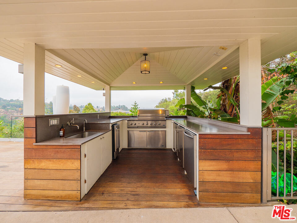 1000 Stradella Road Los Angeles, CA 90077 - Photo 28 of 38