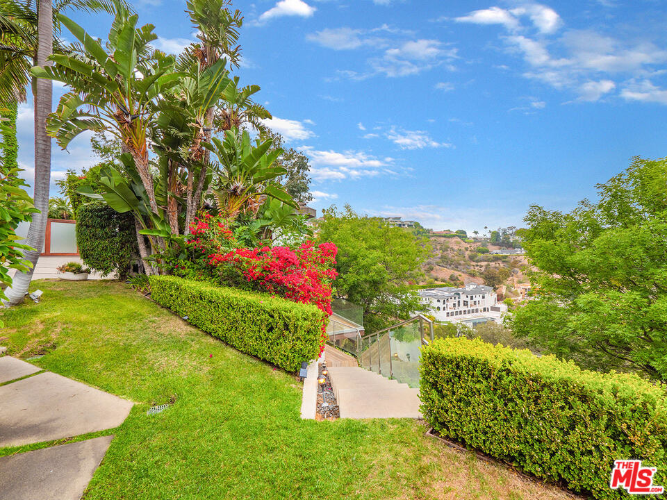 1000 Stradella Road Los Angeles, CA 90077 - Photo 29 of 38