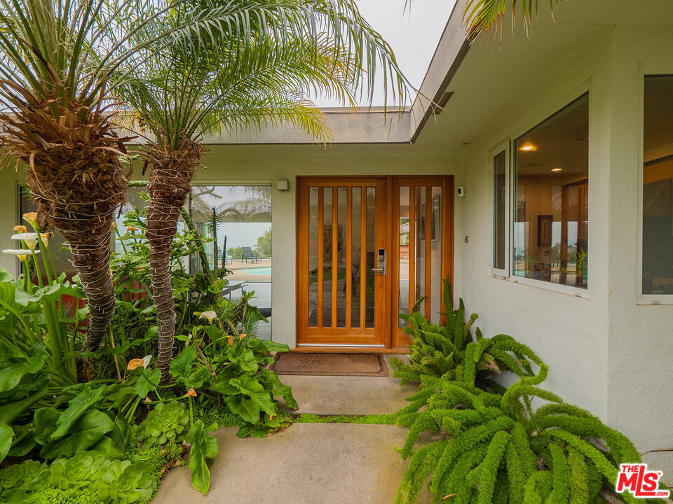 1000 Stradella Road Los Angeles, CA 90077 - Photo 4 of 38