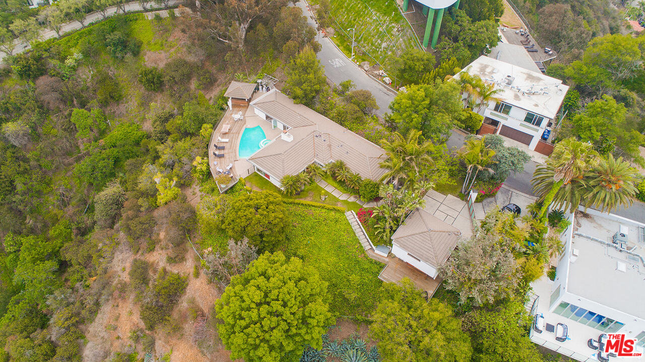 1000 Stradella Road Los Angeles, CA 90077 - Photo 37 of 38