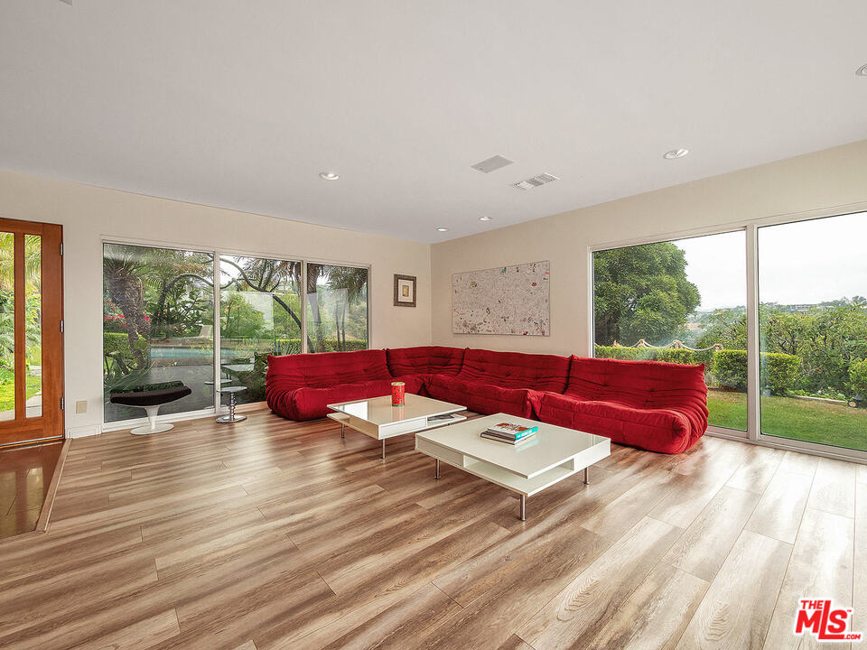 1000 Stradella Road Los Angeles, CA 90077 - Photo 7 of 38