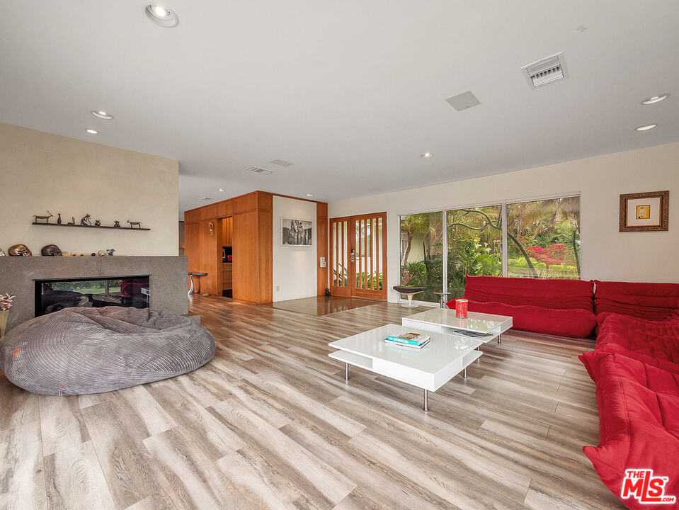 1000 Stradella Road Los Angeles, CA 90077 - Photo 8 of 38