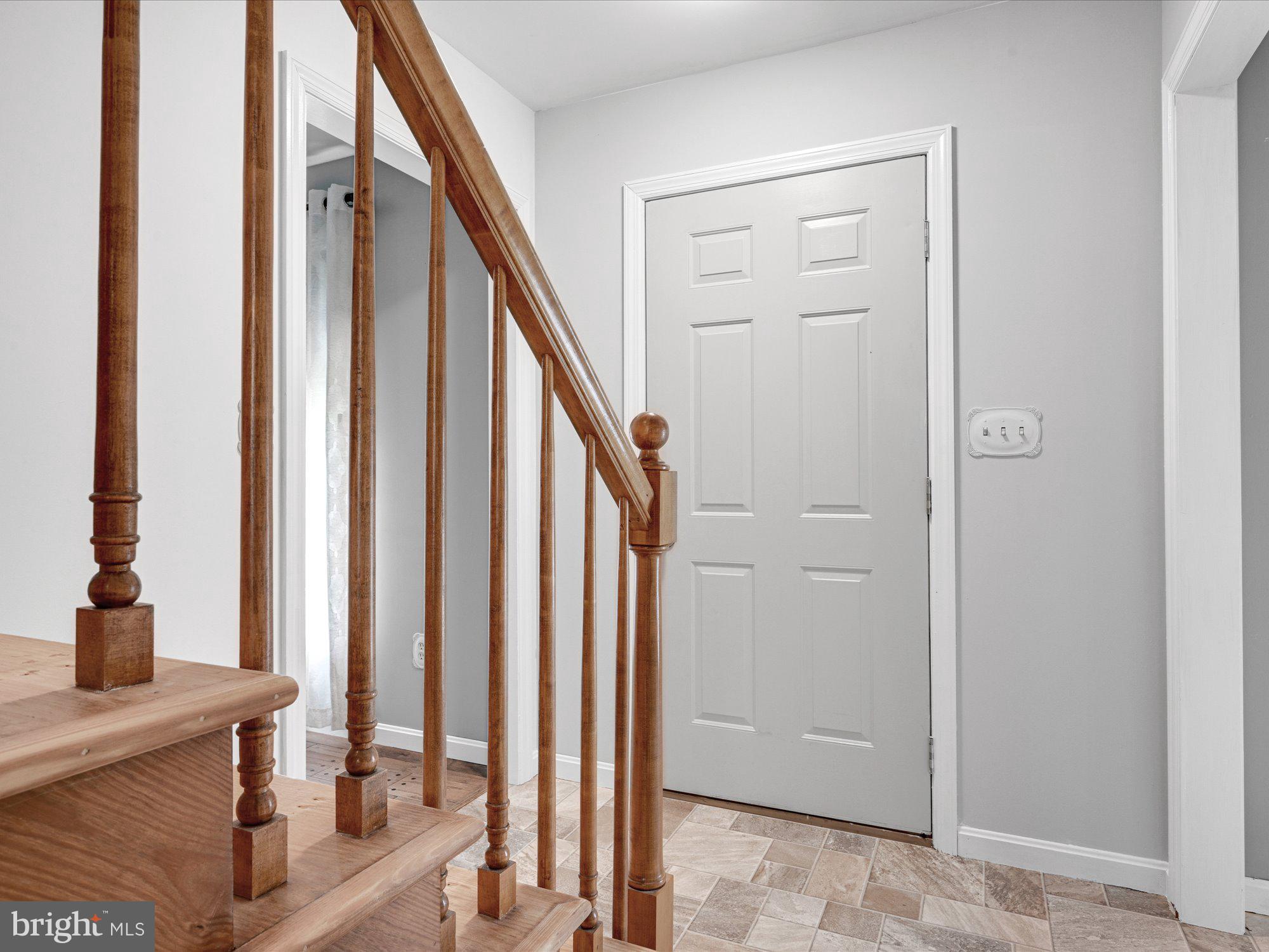 1030 White Oak Road Manheim, PA 17545 - Photo 6 of 53 Modern color theme Front entry