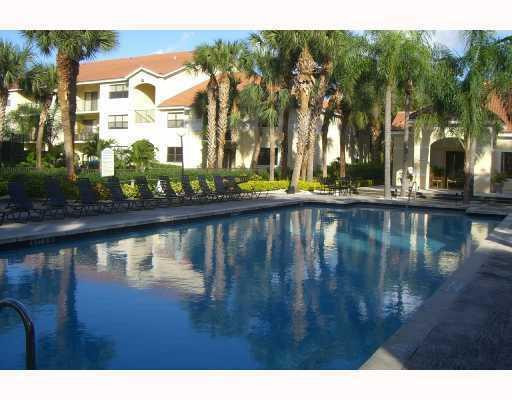 610 South Park Road, Unit 271 Hollywood, FL 33021 - Photo 10 of 13 Swimming Pool/Hot Tub/Sauna