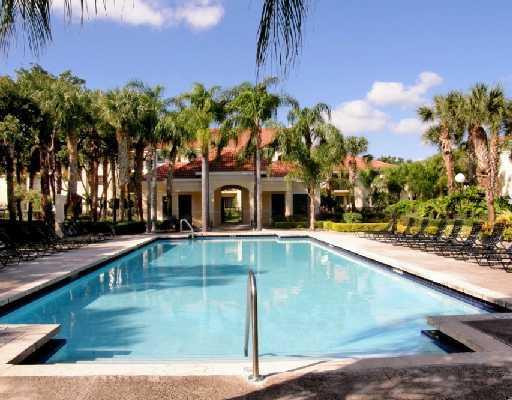 610 South Park Road, Unit 271 Hollywood, FL 33021 - Photo 3 of 13 Swimming Pool/Hot Tub/Sauna