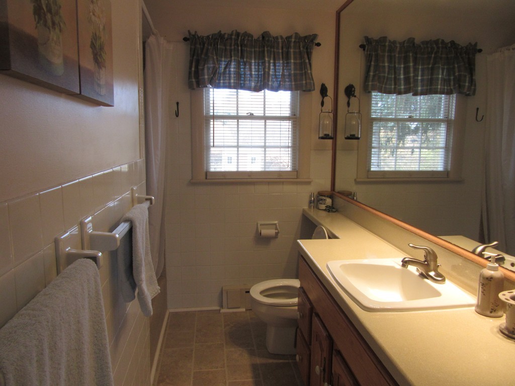 664 Northfield Road Lunenburg, MA 01462 - Photo 5 of 15