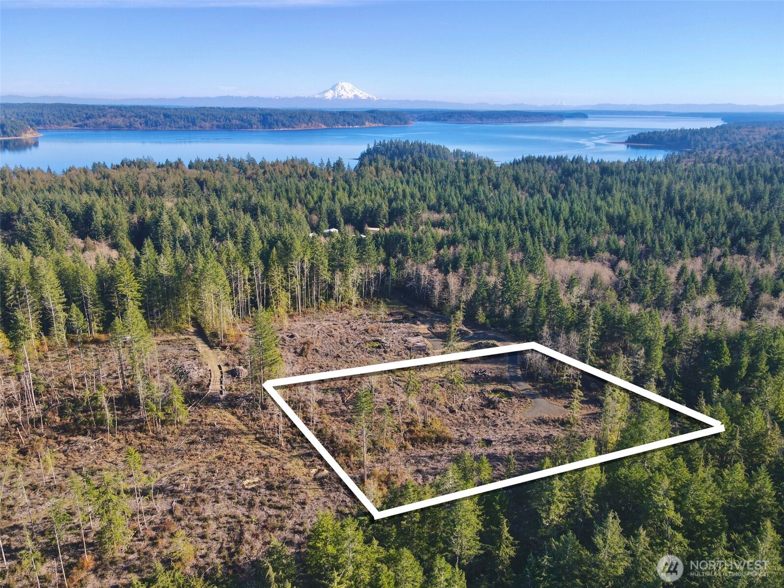 260 East Solbakk Veien Road Shelton, WA 98584 - Photo 2 of 38 a view of a back yard from a balcony