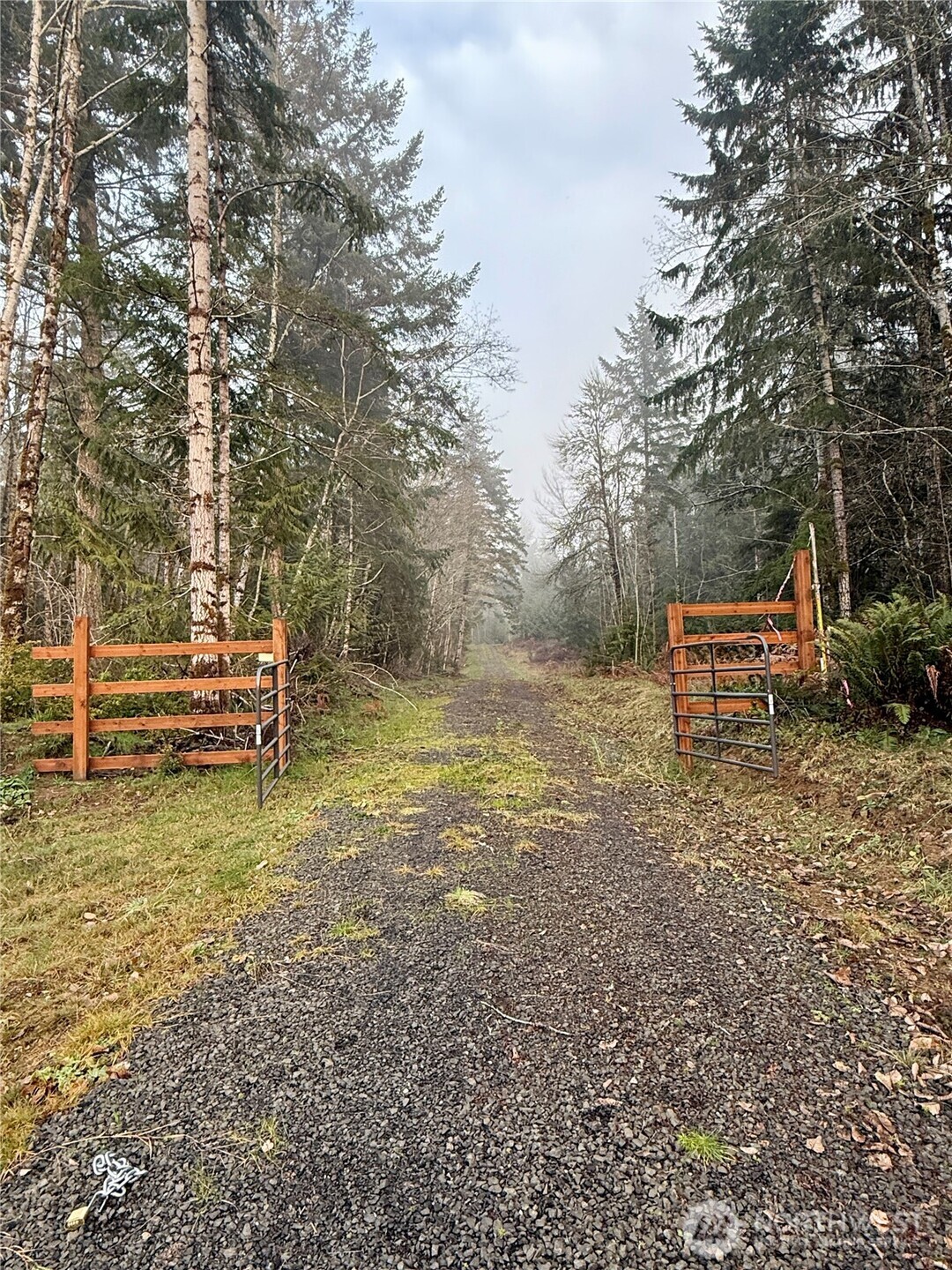 260 East Solbakk Veien Road Shelton, WA 98584 - Photo 35 of 38 a backyard of a house with fountain table and chairs