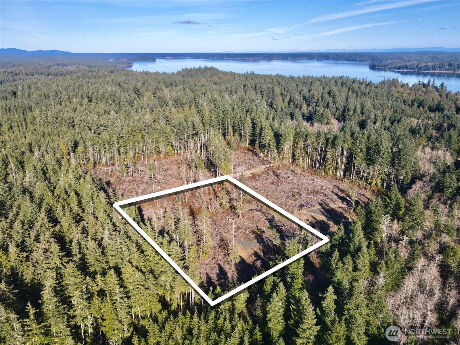 260 East Solbakk Veien Road Shelton, WA 98584 - Photo 7 of 38 a view of a balcony with an outdoor space