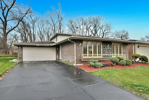$175,900 | 15705 Madison Avenue, Dolton, IL 60419