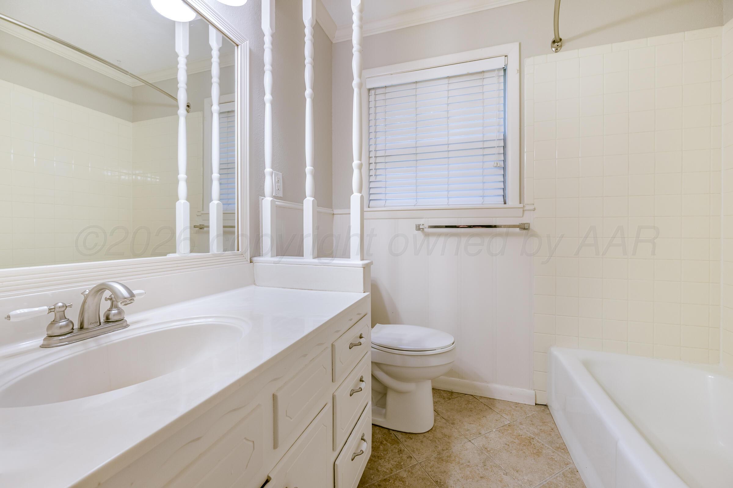 4400 West Farmers Avenue Amarillo, TX 79110 - Photo 22 of 27 a bathroom with a sink a toilet and a bathtub