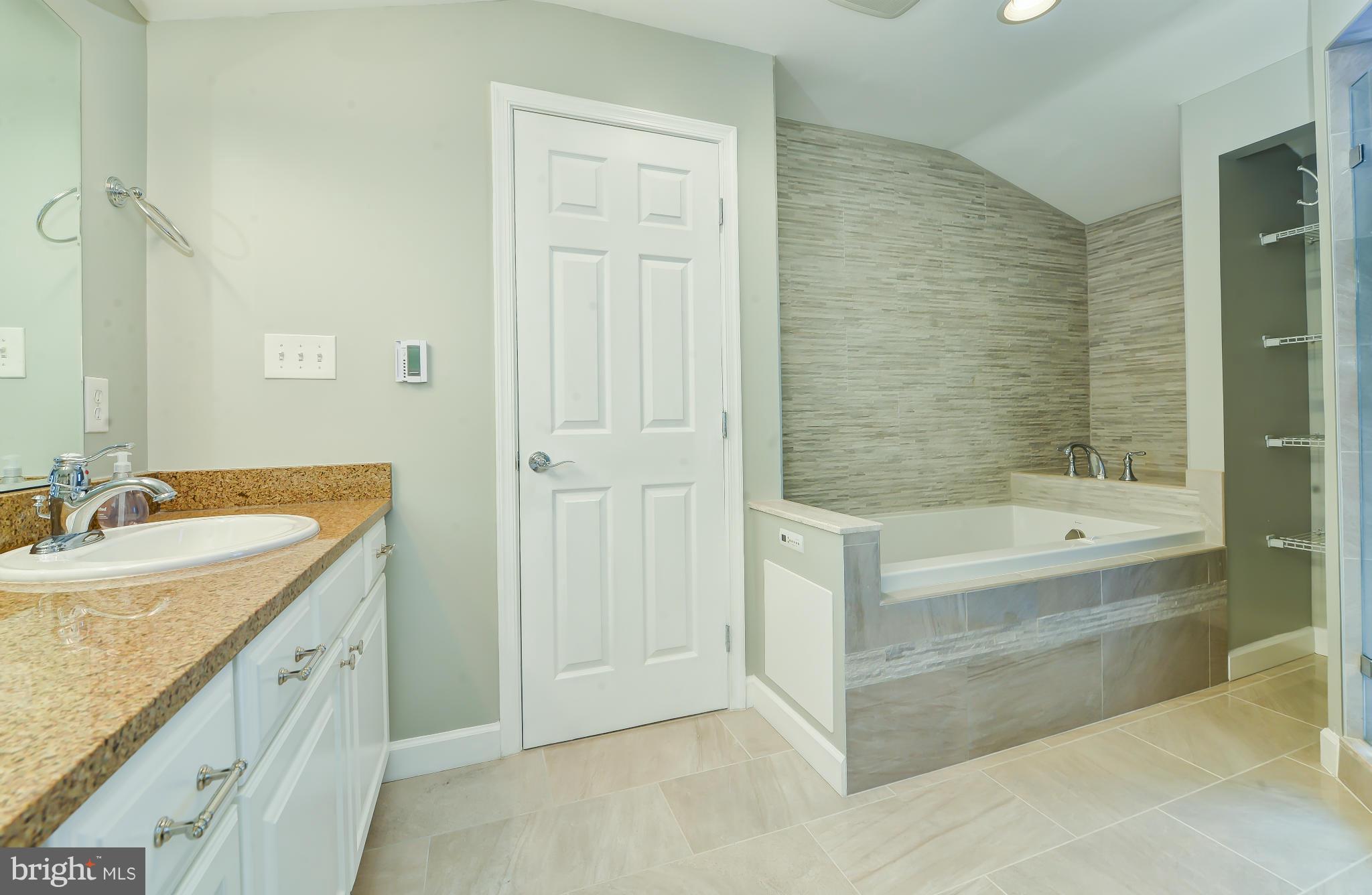 4419 19th Road North Arlington, VA 22207 - Photo 13 of 18 Bath (Master)