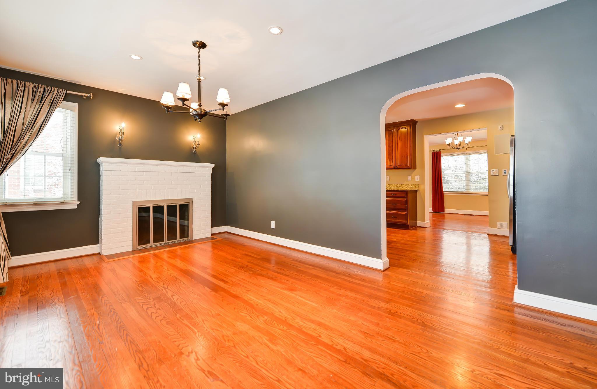 4419 19th Road North Arlington, VA 22207 - Photo 3 of 18 Living Room