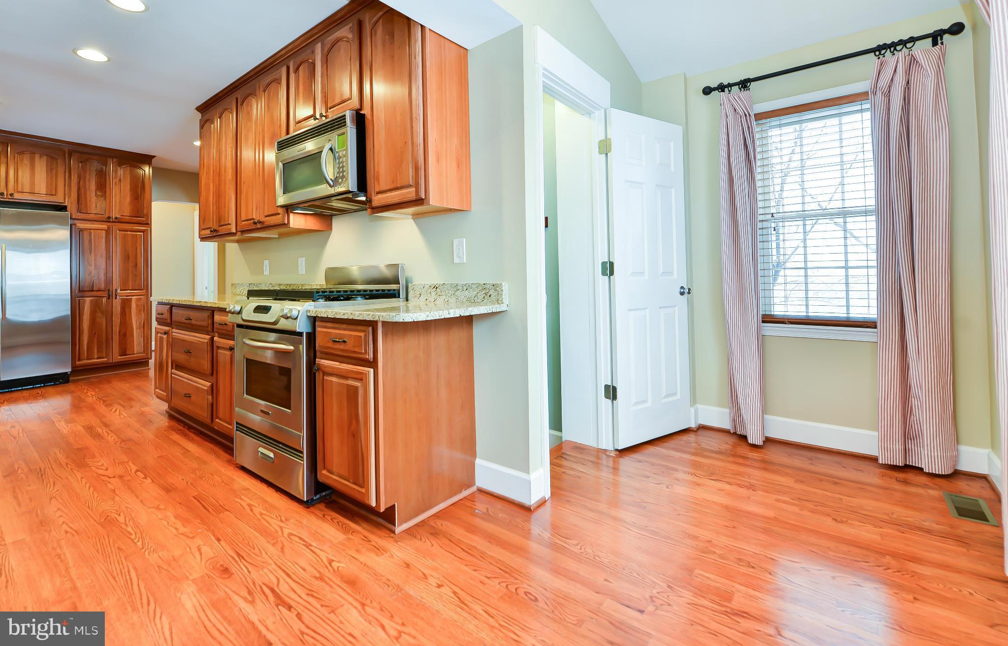 4419 19th Road North Arlington, VA 22207 - Photo 5 of 18 Kitchen
