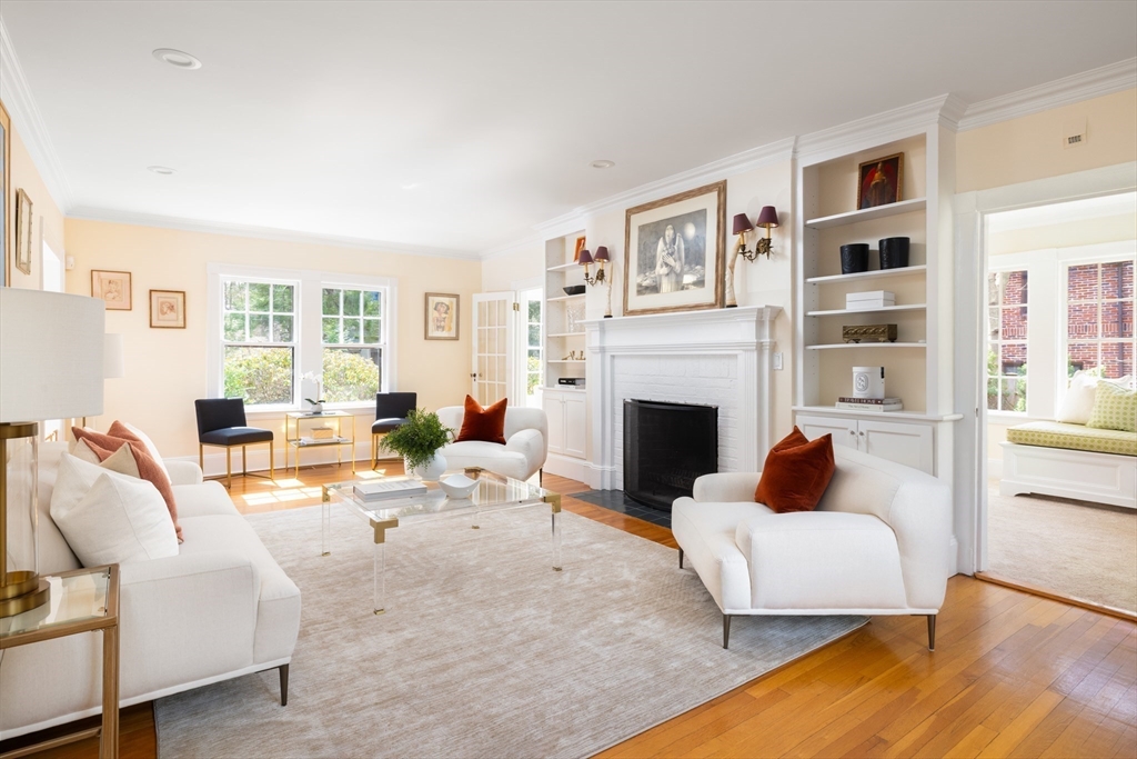 98 Spooner Road Chestnut Hill, MA 02467 - Photo 5 of 14 Gallery Image 5