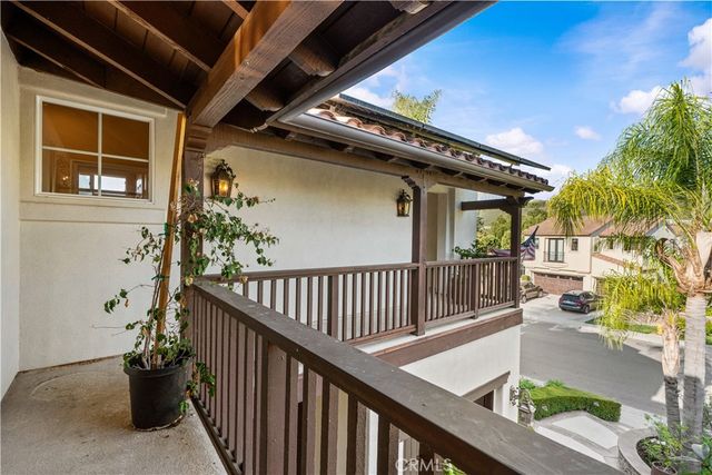 a view of porch with a patio