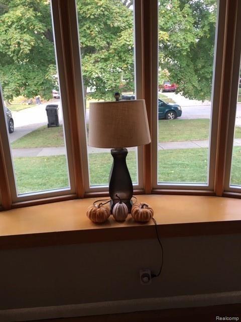 15045 Champaign Road Allen Park, MI 48101 - Photo 6 of 36 Bay Window