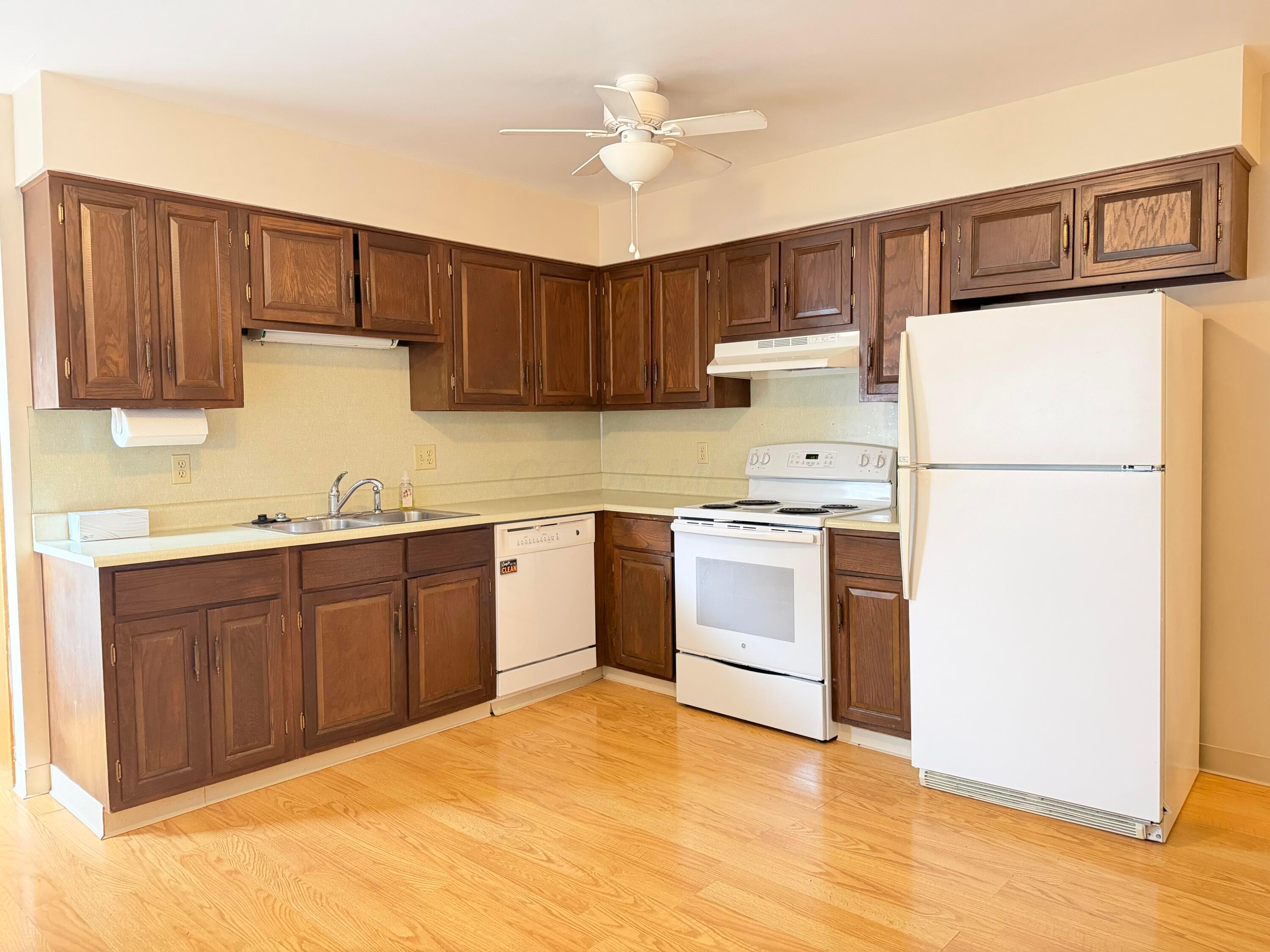 4979 Godown Road, Unit 4979 Columbus, OH 43220 - Photo 5 of 20 Spacious Kitchen with ample cabinetry