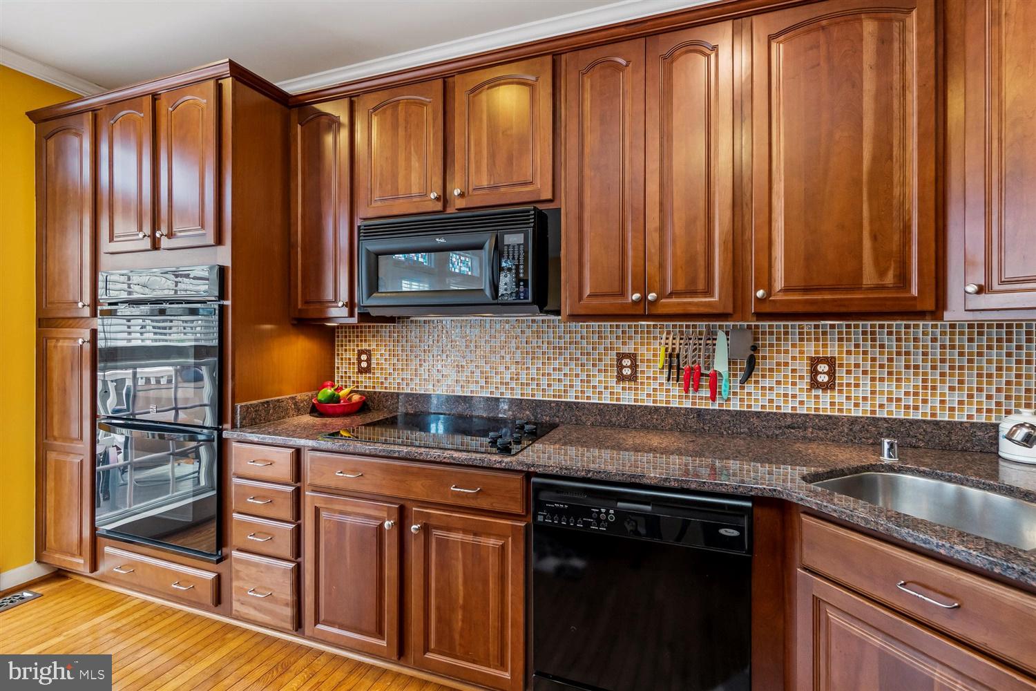 5155 Key View Way Perry Hall, MD 21128 - Photo 14 of 40 42" Cabinets with Under Cabinet Lighting