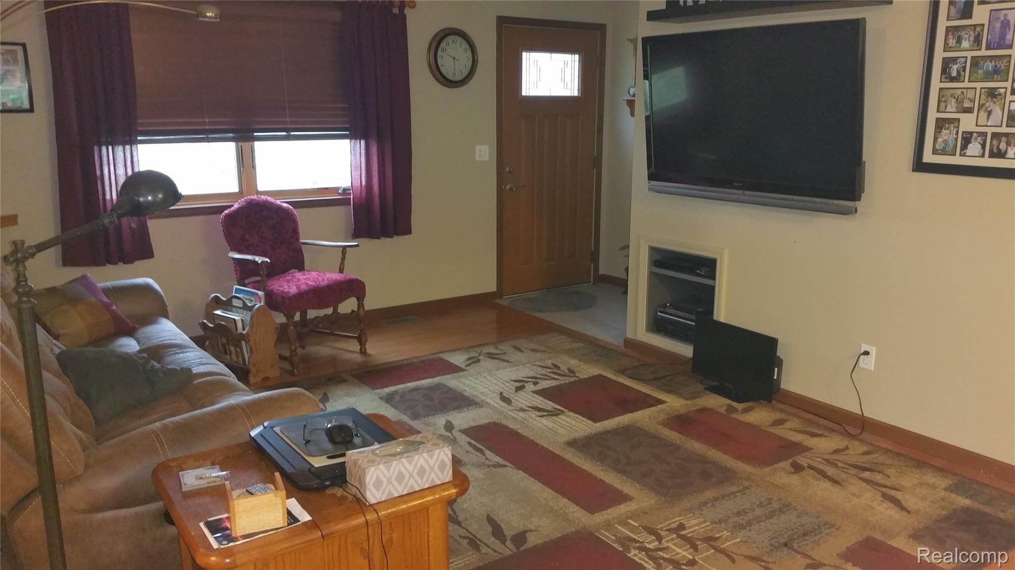 902 South Wilder Road Lapeer, MI 48446 - Photo 26 of 54 20190903_175128.jpg