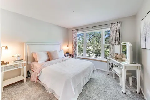 $749,900 | 845 Saugatuck Trail, Vernon Hills, IL 60061