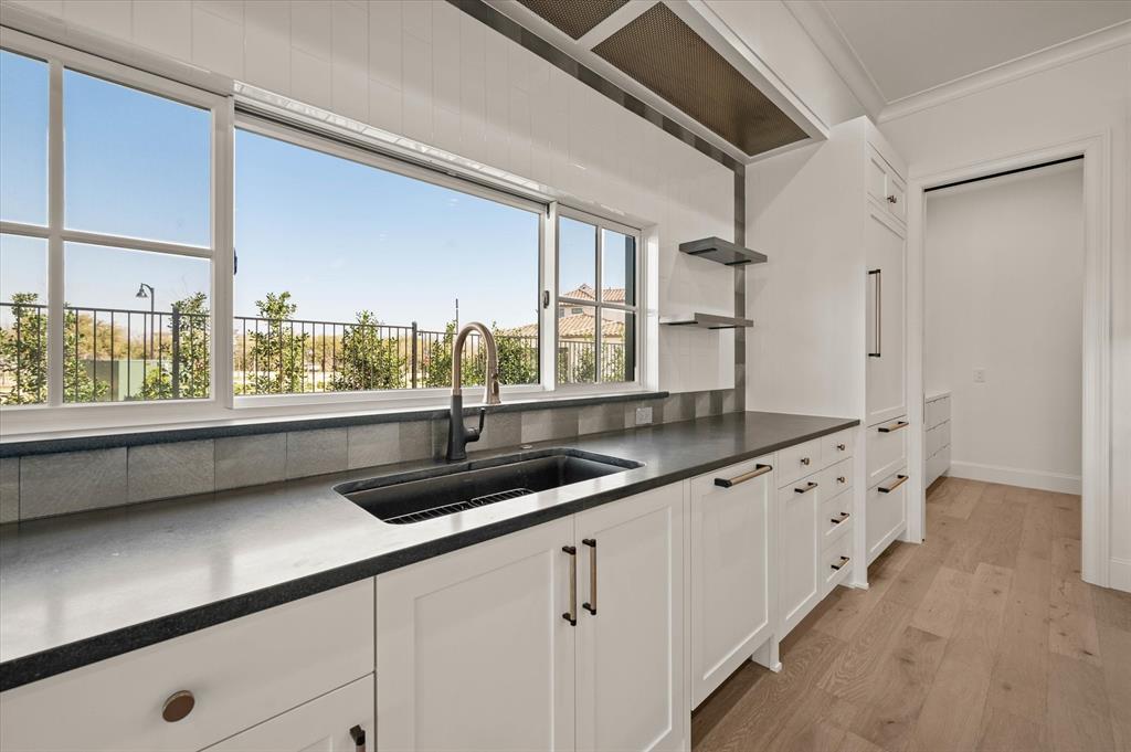 2951 Sunset Boulevard Flower Mound, TX 75022 - Photo 13 of 36 Kitchen with large window