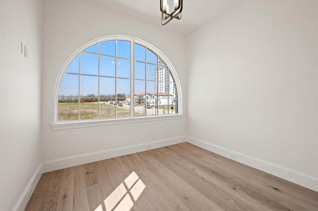 2951 Sunset Boulevard Flower Mound, TX 75022 - Photo 22 of 36 Sun room