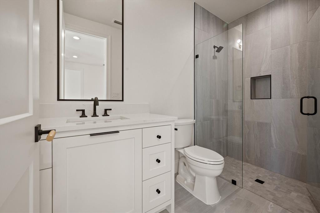 2951 Sunset Boulevard Flower Mound, TX 75022 - Photo 25 of 36 Upstairs bath