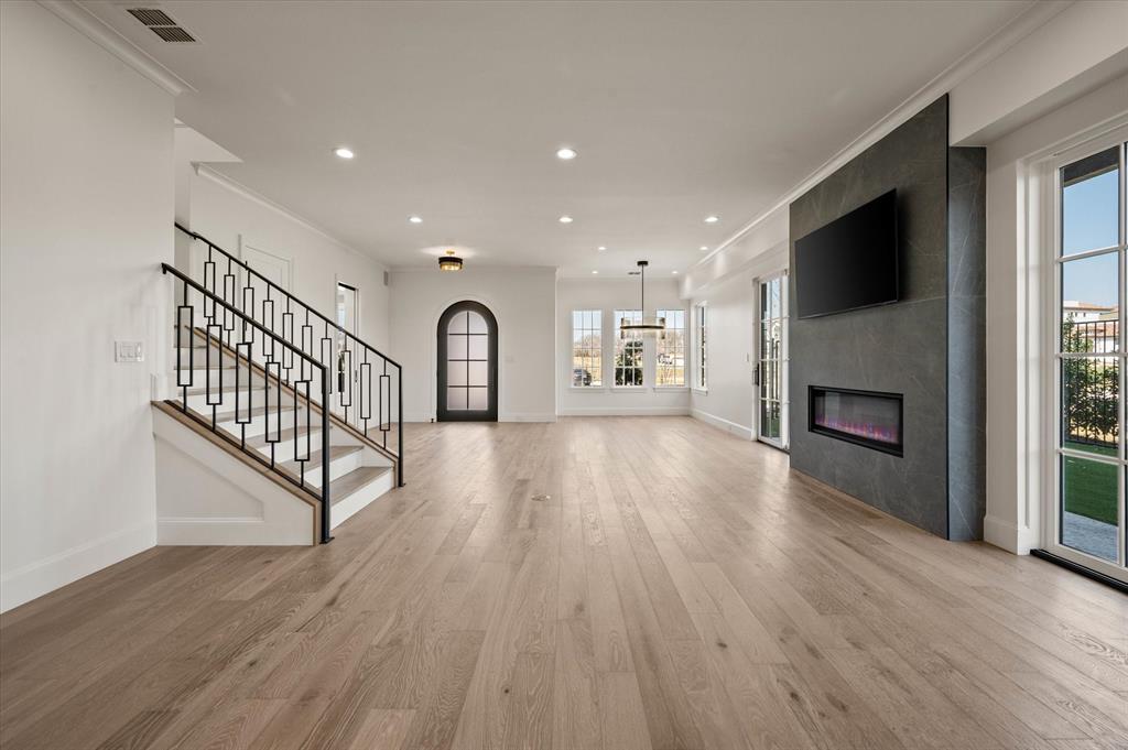 2951 Sunset Boulevard Flower Mound, TX 75022 - Photo 9 of 36 Living Area