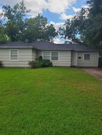 $2,000 | 5018 Willow Glen Drive, Houston, TX 77033