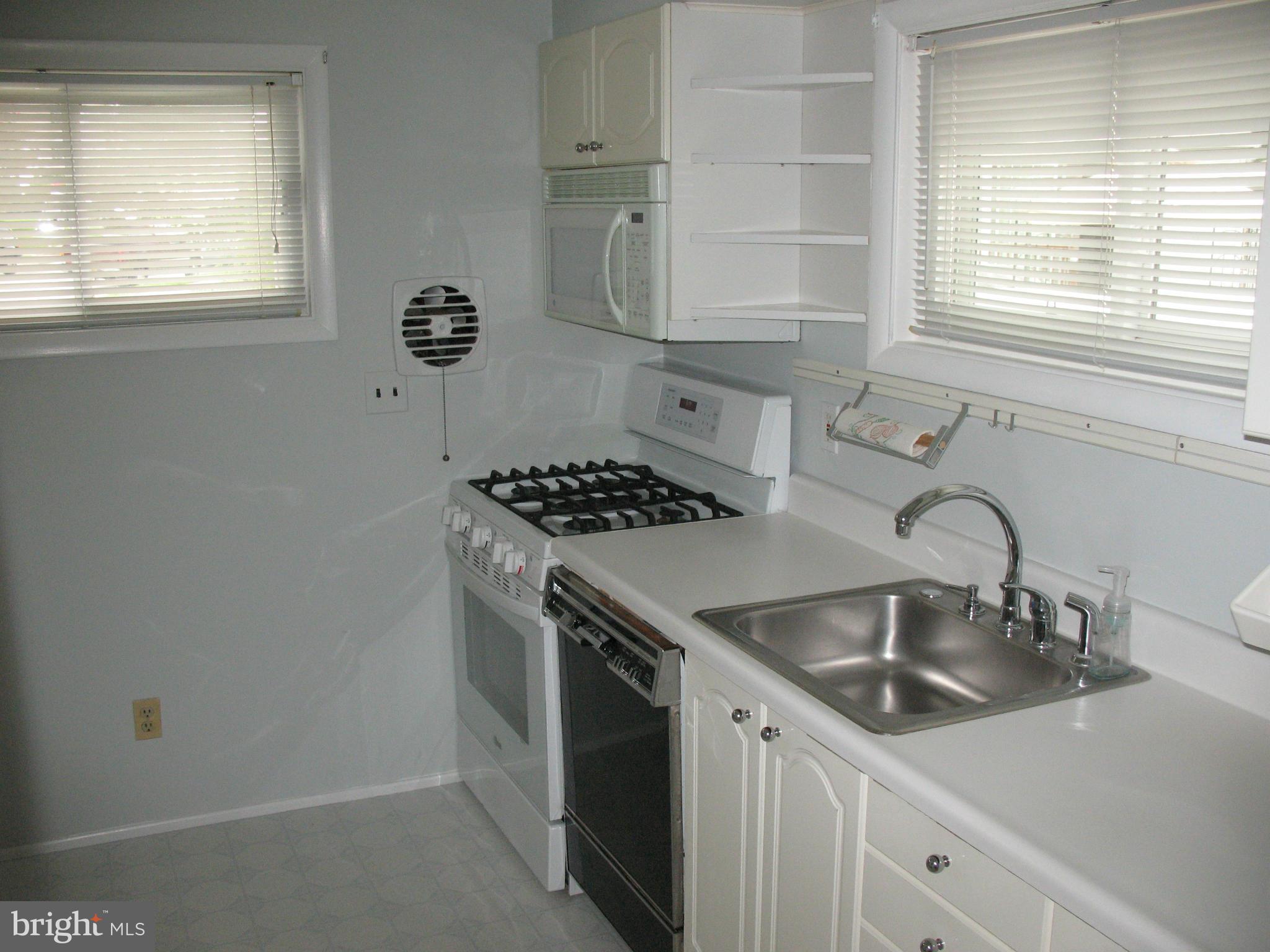 8819 Lakewood Road Baltimore, MD 21234 - Photo 8 of 25 Kitchen
